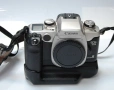 Фотоапарат Canon EOS 50E с грип за 4xAA батерии, снимка 1