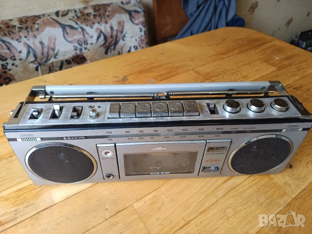 SANYO M 7700F, снимка 2 - Радиокасетофони, транзистори - 54398658