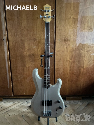 Продавам оригинална японска бас китара IBANEZ ROADSTAR IIB