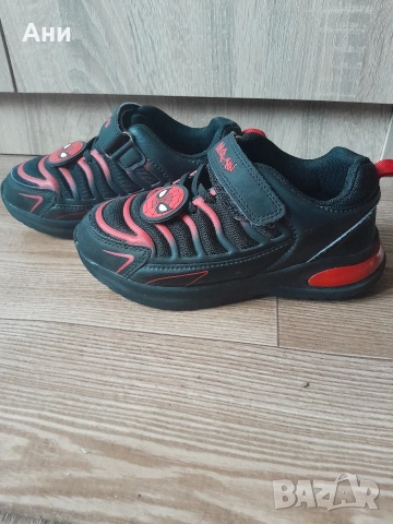 Детски светещи маратонки 33 номер, снимка 3 - Детски маратонки - 54015902