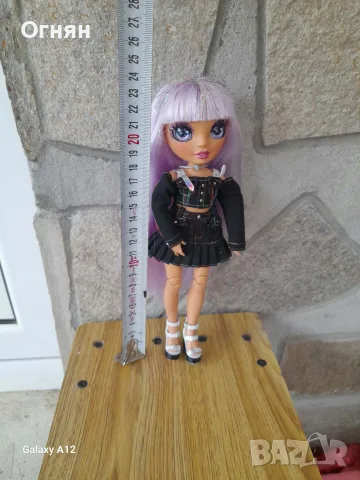 Кукла MGA Rainbow High Junior Avery Styles 23см висова с многоцветна коса, снимка 4 - Кукли - 55378837