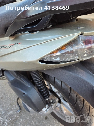 Продавам априлия спортсити 300 Cube, снимка 9 - Мотоциклети и мототехника - 54010229