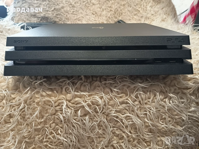 PS4 PRO 1 TB CUH-7216b с 4 игри !