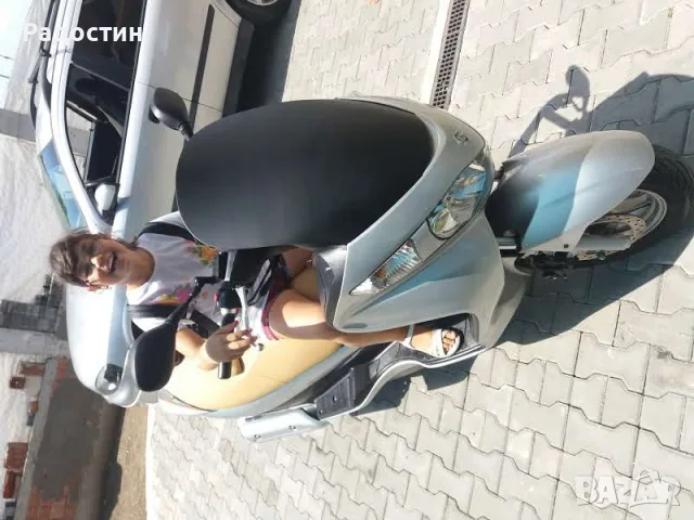Продавам скутер Сузуки Бургмен 200