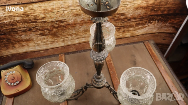 Стар полилей от мед и бронз. Три лампи с фасунга E27., снимка 3 - Полилеи - 54344019