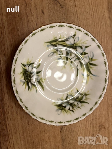 Чаша за чай/кафе Royal Albert January Flower of the Month, снимка 2 - Чаши - 54527418