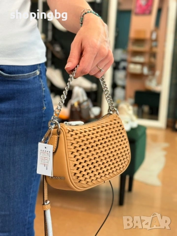 Малка дамска чанта Michael Kors Carmela Peanut, снимка 2 - Чанти - 54765473