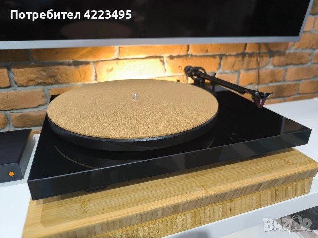 Грамофон Pro-Ject - Debut E Carbon