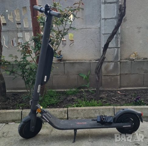 Почти нова Електрическа тротинетка Segway Ninebot E45E с 2 батерии