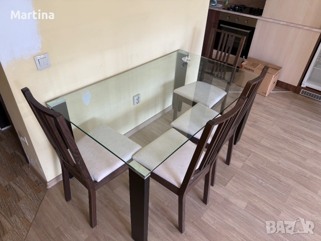 Трапезарна маса със столове