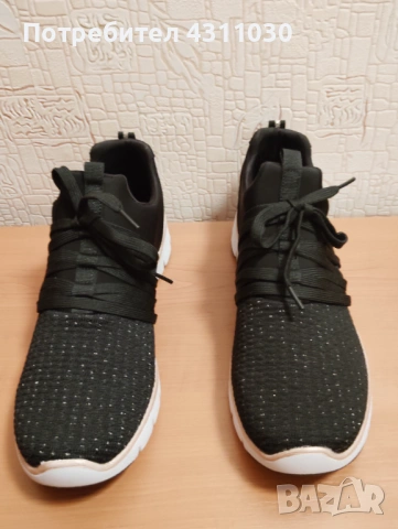 Нови маратонки 44 номер , снимка 2 - Спортни обувки - 54253574