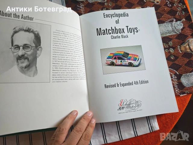 Две енциклопедии каталози хот уилс и мачбокс , снимка 3 - Колекции - 54714482