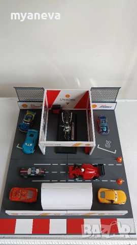 Bburago Ducati Pit-Box  (Shell V-Power) , сглобяема конструкция на бокс с писта за колички и мотор. , снимка 8 - Коли, камиони, мотори, писти - 55252092