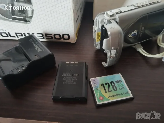 Камера Nikon COOLPIX 3500 Japan, снимка 11 - Фотоапарати - 46492329