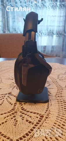 Logitech G935 безжични геймърски слушалки с оригиналната кутия и стойка, снимка 3 - Слушалки за компютър - 55236515
