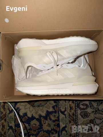 Adidas Avryn White