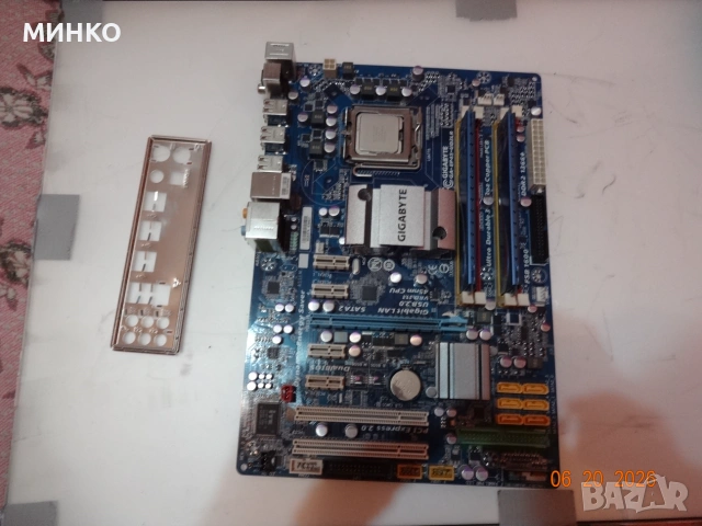 Gigabyte EP45-UD3LR, снимка 3 - Дънни платки - 54987741