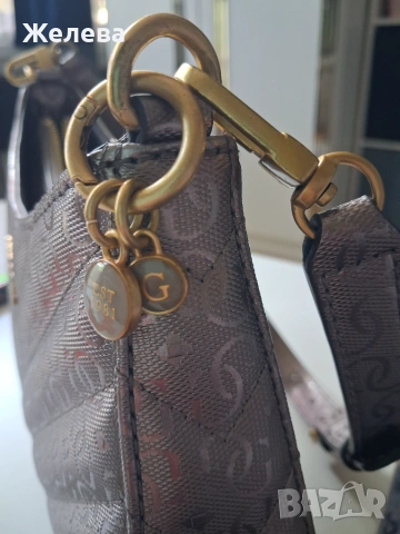 Чанта Guess средно голяма , снимка 5 - Чанти - 55241068