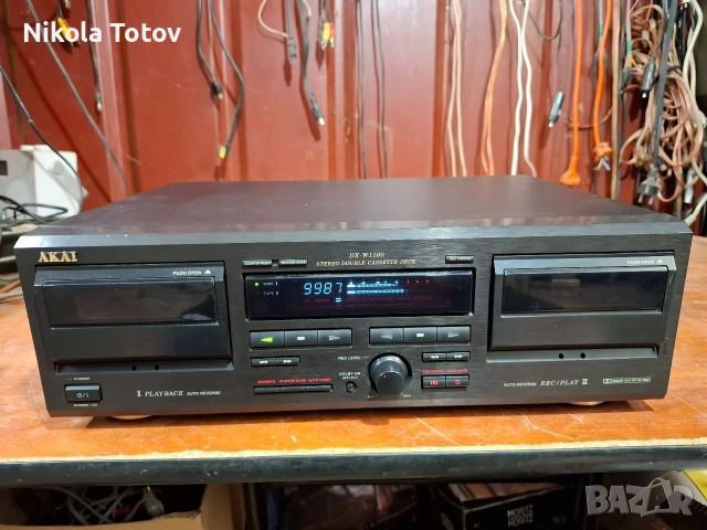 Продава се двукасетен дек Akai DX-W1100.