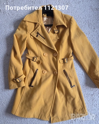 Красиво жълто палто 