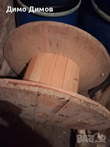 дървена макара.