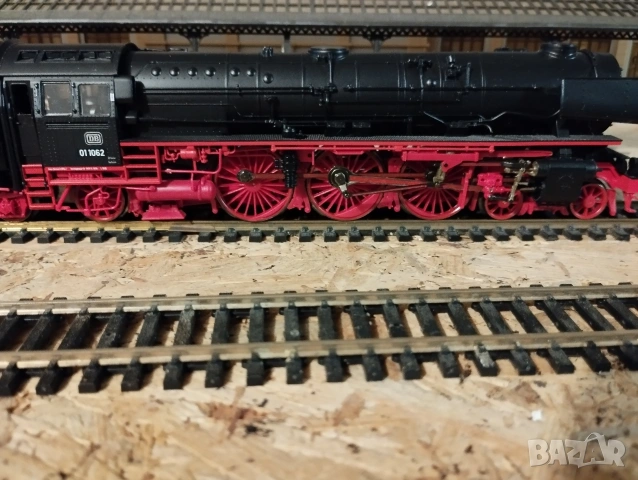 Парен локомотив Roco BR01 HO 1/87, снимка 9 - Колекции - 54396696