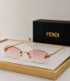очила с черен обикновен калъф и ув защита fendi , снимка 2