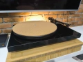 Грамофон Pro-Ject - Debut E Carbon, снимка 1