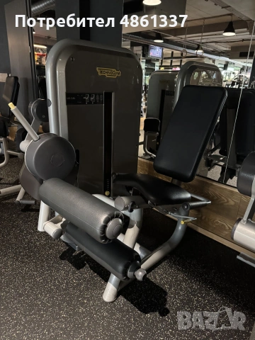 Leg Curl машина Technogym — отлично състояние, снимка 2 - Фитнес уреди - 55050571