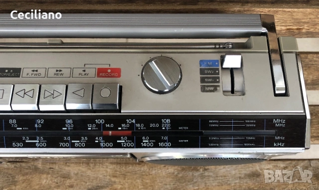 Радиокасетофон Sony Boombox  CFS-330S - Japan, снимка 10 - Радиокасетофони, транзистори - 54373612