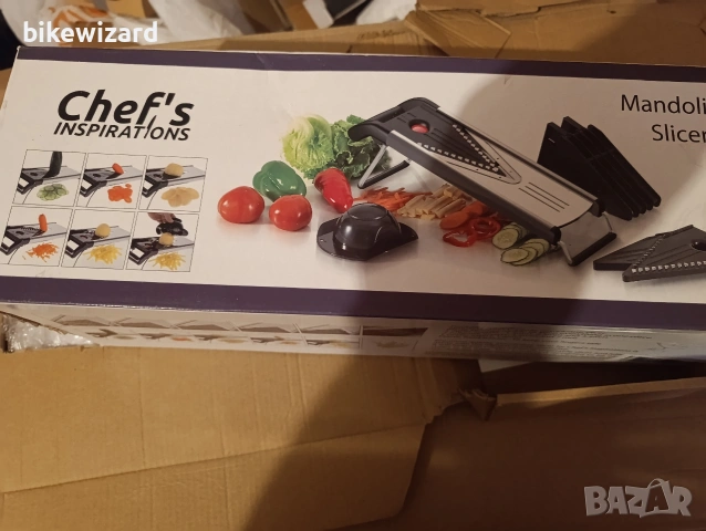 Chef's INSPIRATIONS Мандолина - резач за зеленчуци с V-образно острие и 6 вложки и четка НОВО, снимка 6 - Аксесоари за кухня - 54359879