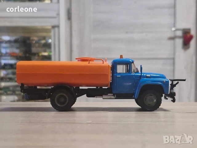 ЗИЛ-130 водоносна 1977 - мащаб 1:43 на DeAgostini моделът е нов в блистер, снимка 5 - Колекции - 55016470