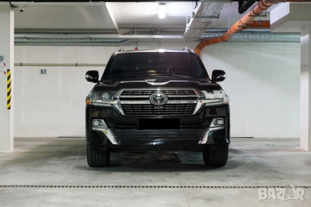 Toyota Land Cruiser 200, V8 - 5.7 L.
