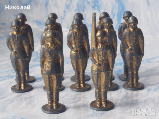 Лот 12 Броя Съветски Оловни Войничета, снимка 2 - Антикварни и старинни предмети - 54427209