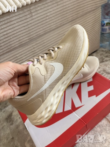 Оригинални маратонки Nike, снимка 3 - Маратонки - 55556211