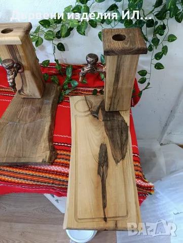 Дървени дъски, плата и диспенсъри