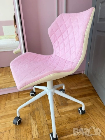 Столче въртящо на колелца с регулиране височина