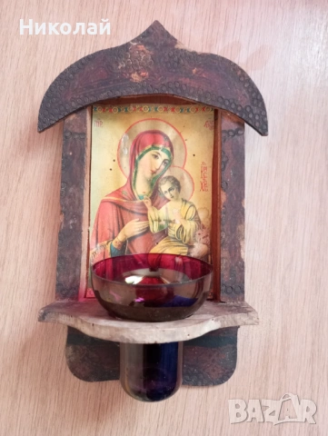 Домашен иконостас , икона със свещник , кандило