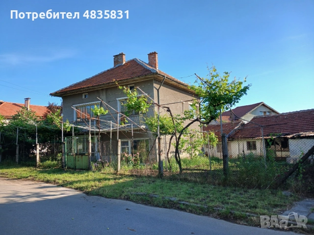 Продавам/Заменям двуетажна къща на 5 минути пешеходно разстояние от центъра на град Берковица 