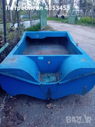 Продава се тримаран, двойно дъно, тапи за източване, 2бр.гребла,за извън бордов двигател. , снимка 6 - Воден транспорт - 55464439