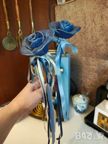 Лот 2 порцеланови този и една дървена 