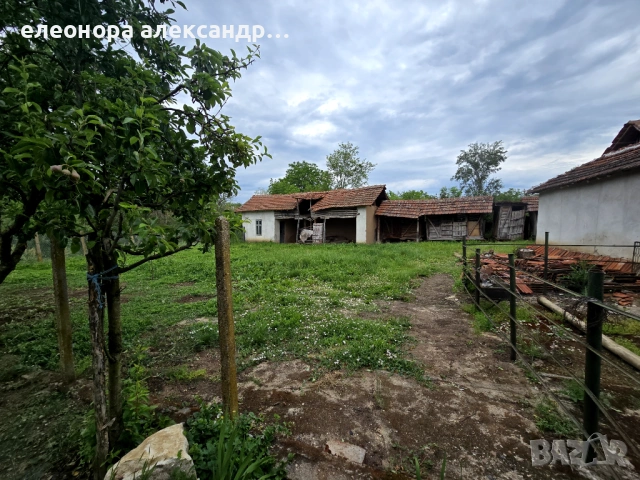 Продава се къща с двор 1,600дк., снимка 12 - Къщи - 54743937