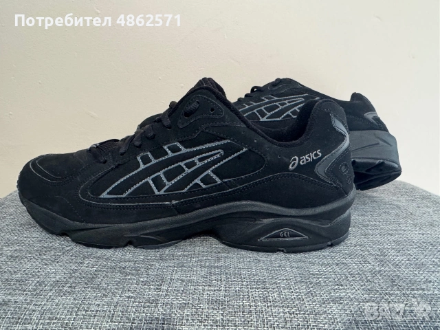 Мъжки маратонки ASICS.