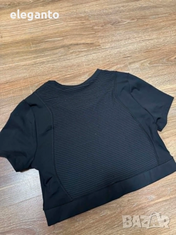Нова дамска тениска Nike  Aeroadapt crop top in black , S размер, снимка 5 - Тениски - 54554351
