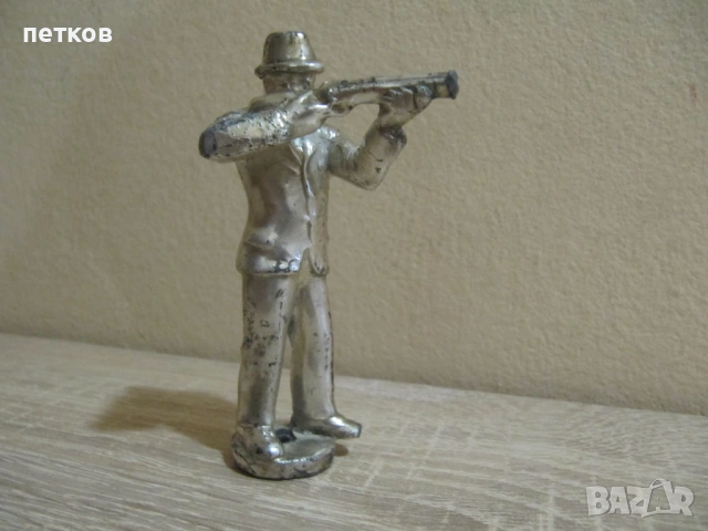 Метална сувенирна фигурка на ловец, снимка 2 - Други ценни предмети - 54239720