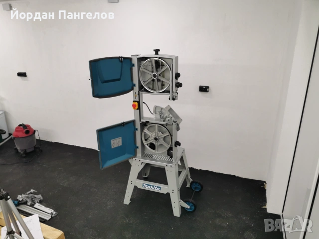 Ленторез Банциг за дърво Makita LB1200F, 900 W, 305 мм, снимка 5 - Други машини и части - 55159924