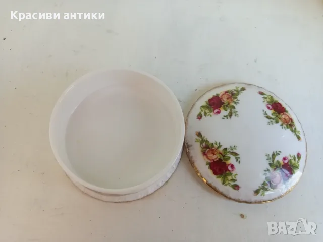 Royal Albert old country rozes бижутерна кутия, снимка 9 - Други ценни предмети - 55501219