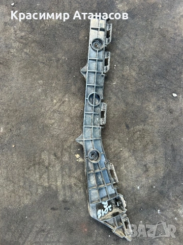 52575-05061. Държач водач задна броня десен за Тойота Авенсис T27. Комби 2016-2019г