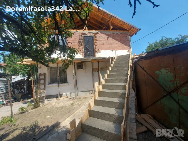 Продава се къща на 2 етажа