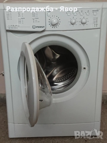 Пералня Indesit SLIM 5KG A+ свободностояща, предно зареждане с лека забележка
